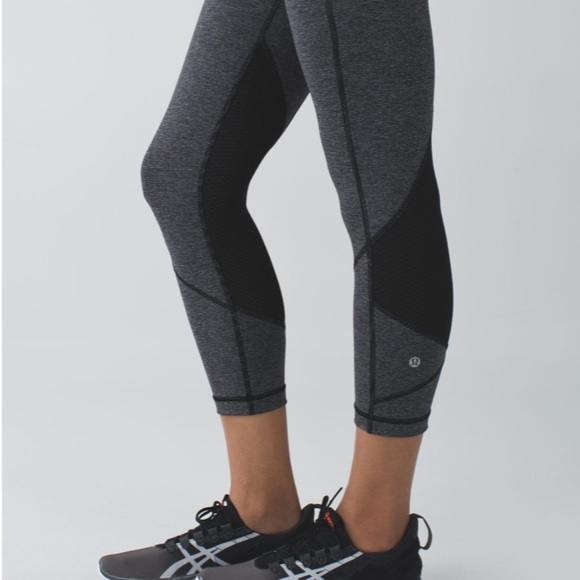 Lululemon Pace Rival Crop Black Heathered Wee Stripe Blue Waistband size 6 - Picture 6 of 11